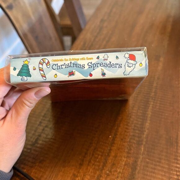 Christmas Spreader Set with Festive Designs - Picture 4 of 4